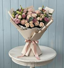 Букет цветов из:  Розы и Лизиантусы в Звенигово