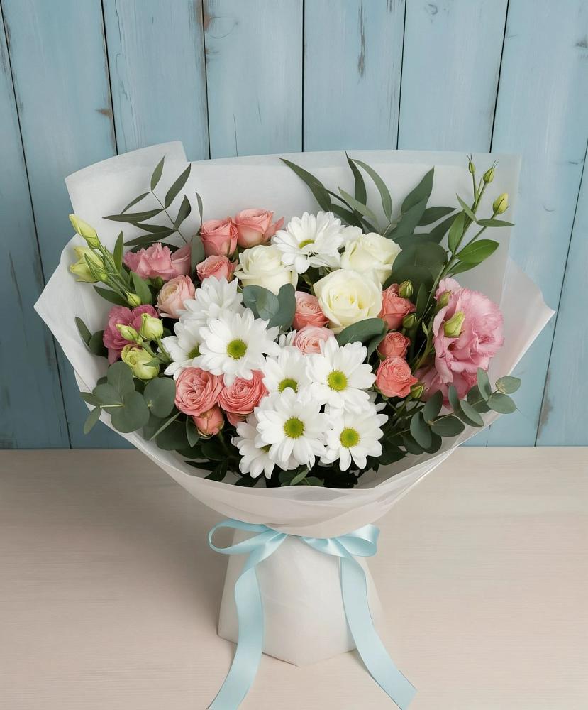 Букет цветов из: Розы, Лизиантусы и Хризантемы в Звенигово
