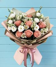 Букет цветов из:  Розы, Альстромерии и Лизиантусы #REPLACE_PRED# Звенигово
