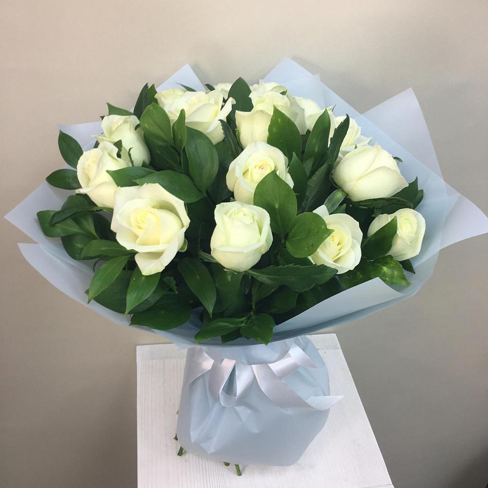 Букет 15 Белых роз Проуд в Звенигово
