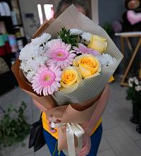 Букет цветов из:  Герберы, Розы и Хризантемы в Звенигово