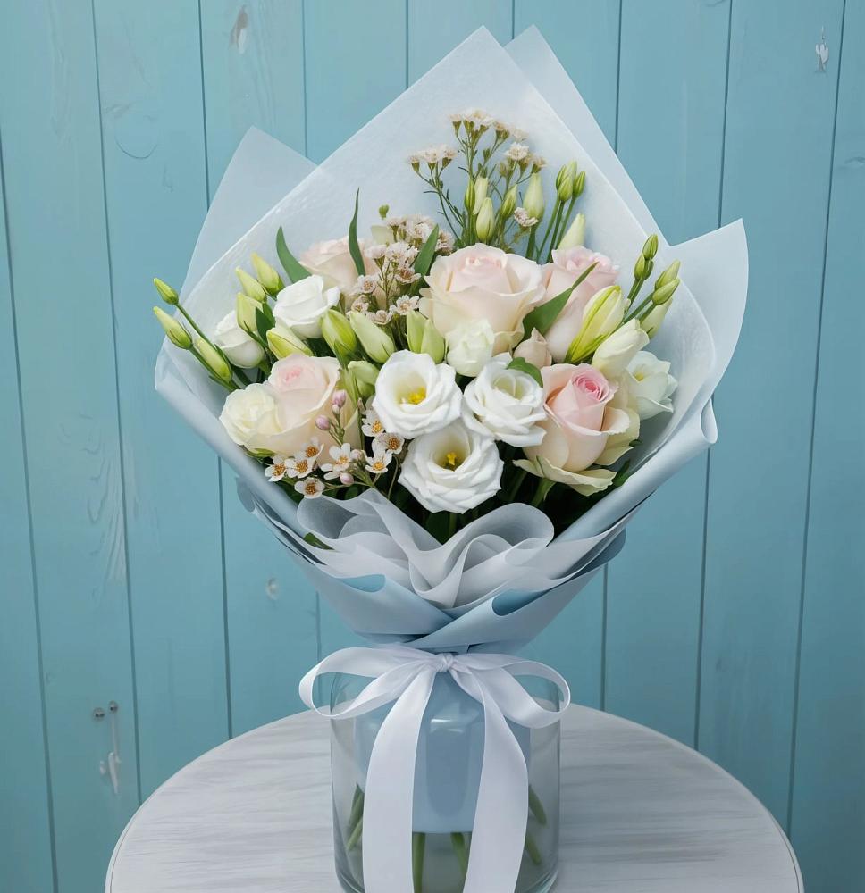 Букет цветов из: Розы и Лизиантусы в Звенигово