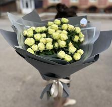 Букет Белые кустовые розы Солинеро в Звенигово