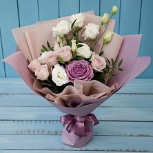 Букет цветов из:  Розы и Лизиантусы в Звенигово