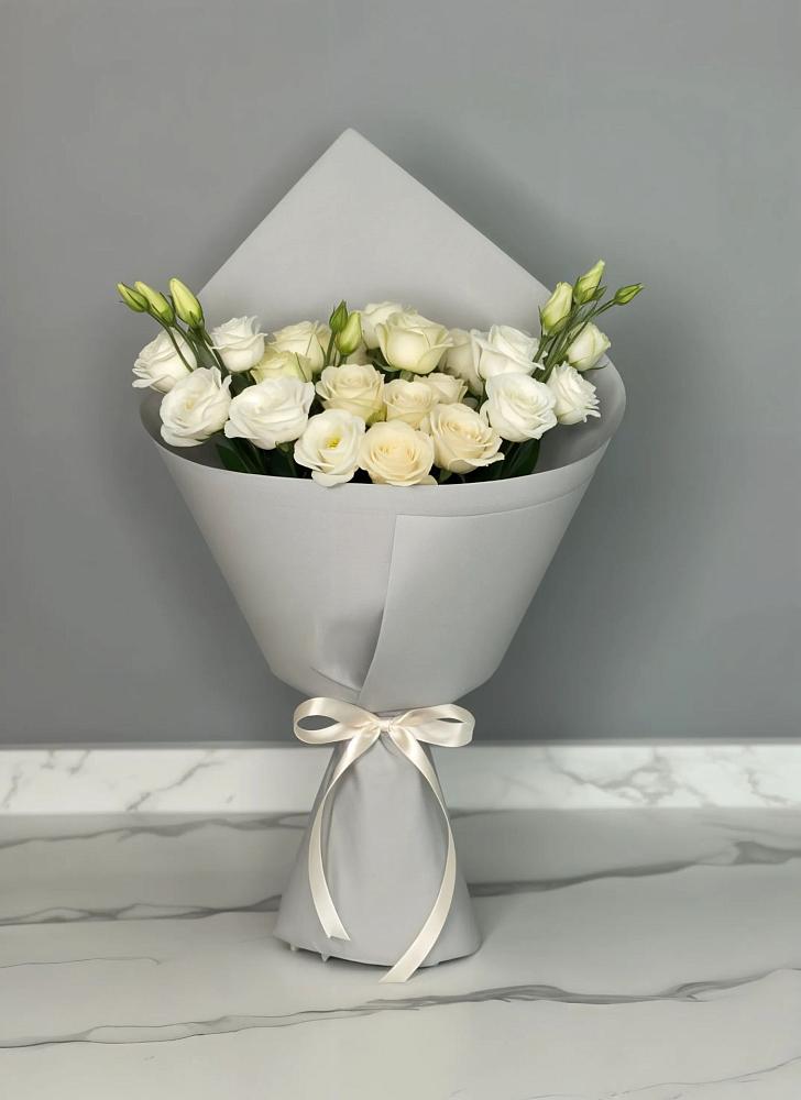 Букет цветов из: Розы и Лизиантусы в Звенигово