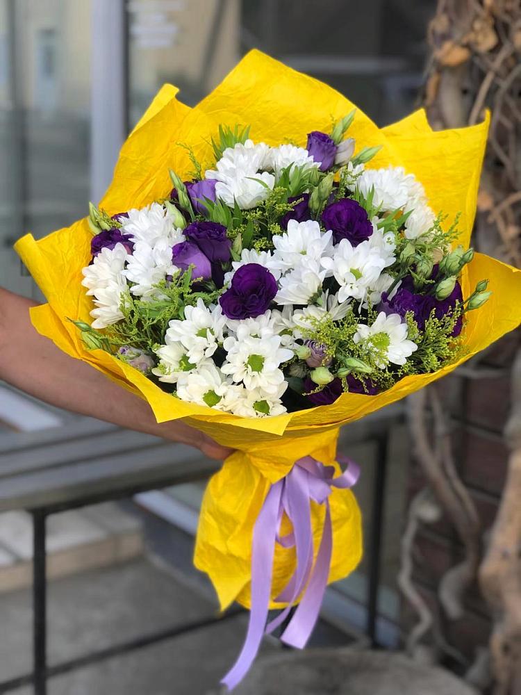 Букет цветов из: Ирисы, Хризантемы и Ромашки в Звенигово