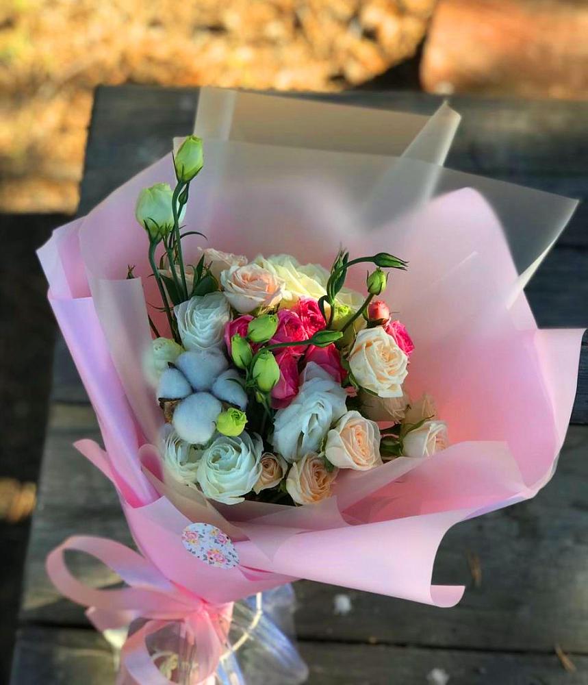 Букет цветов из: Розы и Лизиантусы в Звенигово