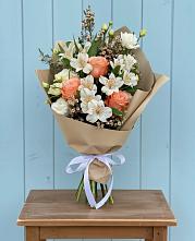 Букет цветов из:  Альстромерии, Лизиантусы, Розы и Хризантемы #REPLACE_PRED# Звенигово