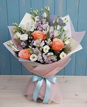 Букет цветов из:  Лизиантусы, Розы, Альстромерии и Гипсофила в Звенигово
