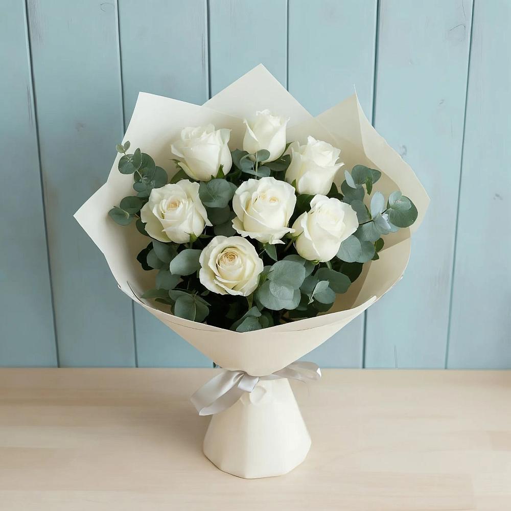 Букет Белые розы в Эвкалипте в Звенигово