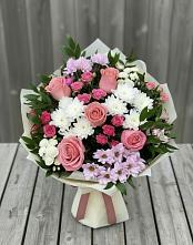 Букет цветов из:  Альстромерии, Гвоздики, Розы и Хризантемы в Звенигово