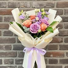 Букет цветов из:  Лизиантусы и Розы в Звенигово