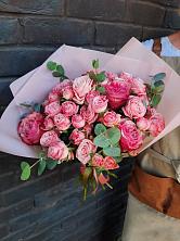 Букет розы в пальмах в Звенигово Букет цветов из: Розы в Звенигово