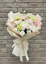 Букет цветов из:  Гвоздики, Розы, Лизиантусы и Хризантемы в Звенигово