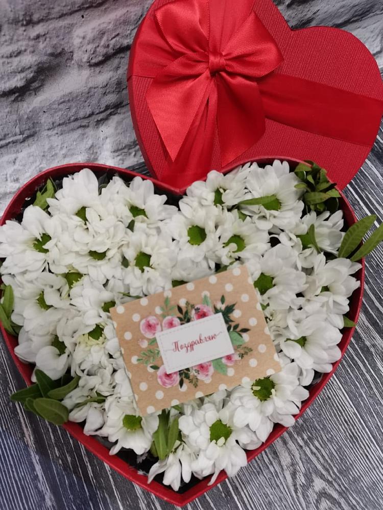 Цветочная композиция из Хризантемы в виде сердца в Звенигово