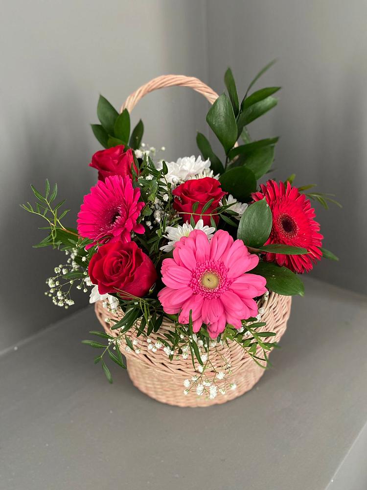 Цветочная композиция из Розы, Хризантемы и Герберы в корзине в Звенигово