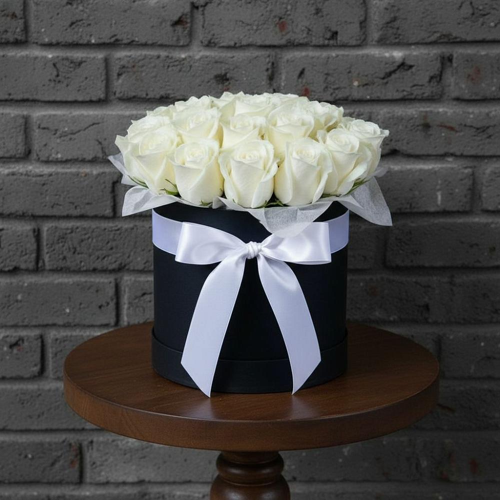 Цветочная композиция из Розы в шляпной коробке в Звенигово