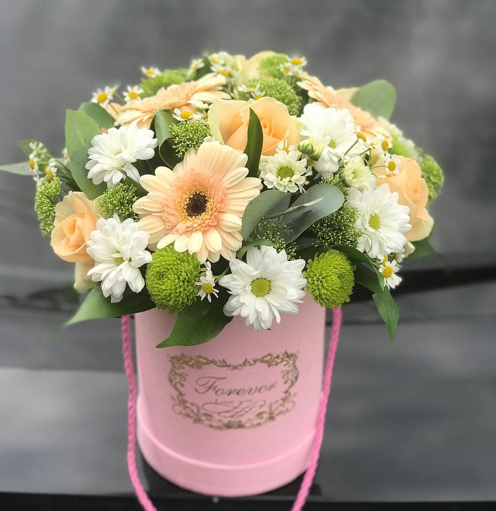 Цветочная композиция из Розы, Герберы и Хризантемы в шляпной коробке в Звенигово