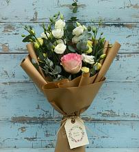 Букет цветов из:  Розы и Лизиантусы в Звенигово