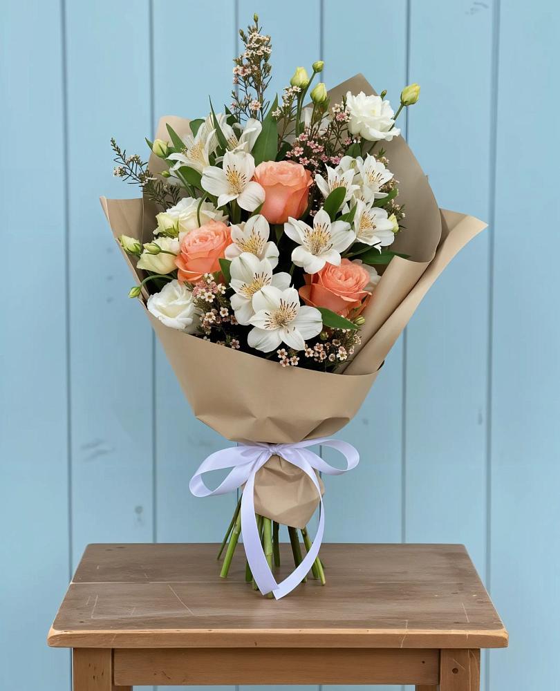 Букет цветов из: Альстромерии, Лизиантусы, Розы и Хризантемы в Звенигово